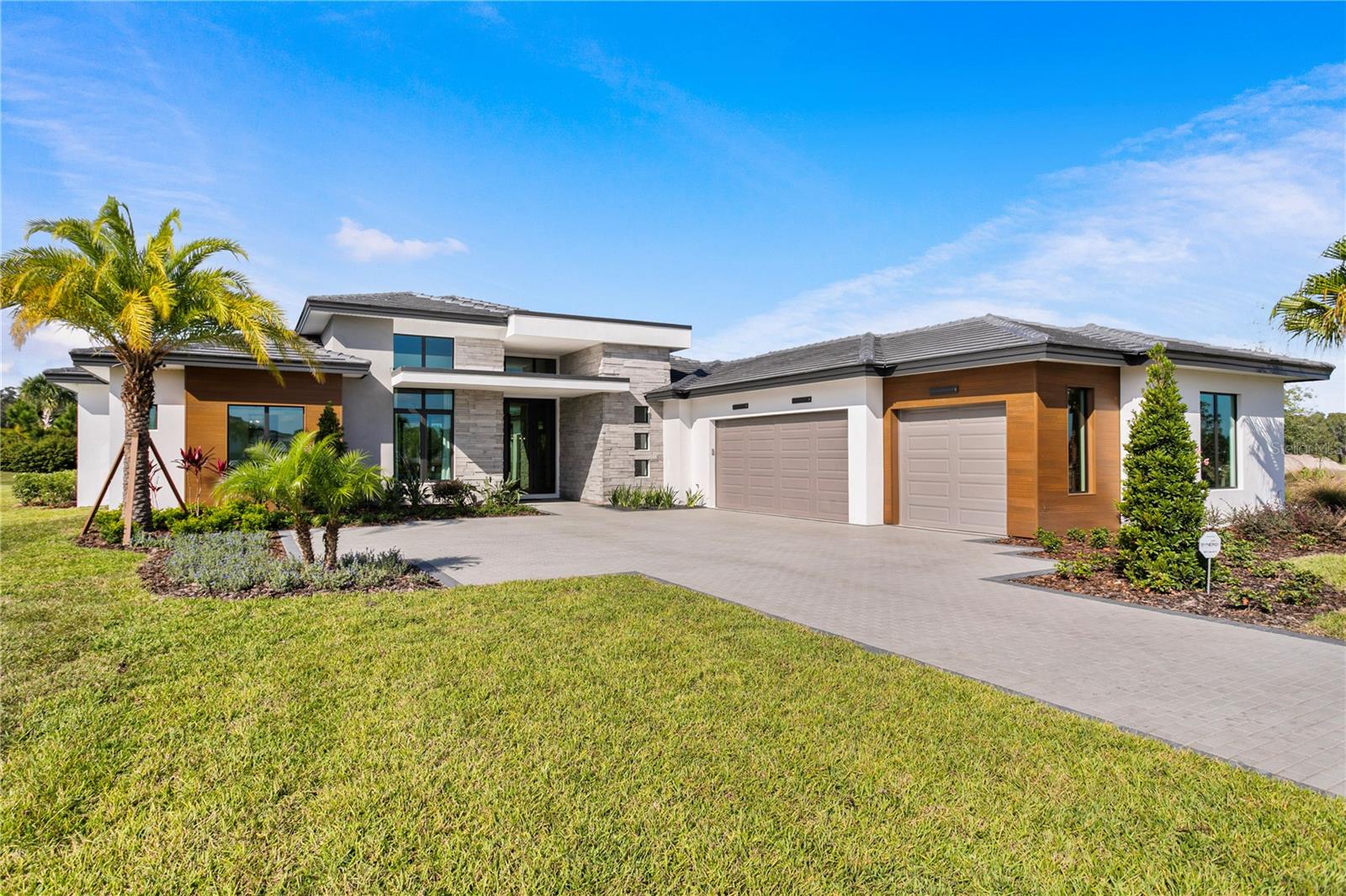VICTORIA LAKES - Residential