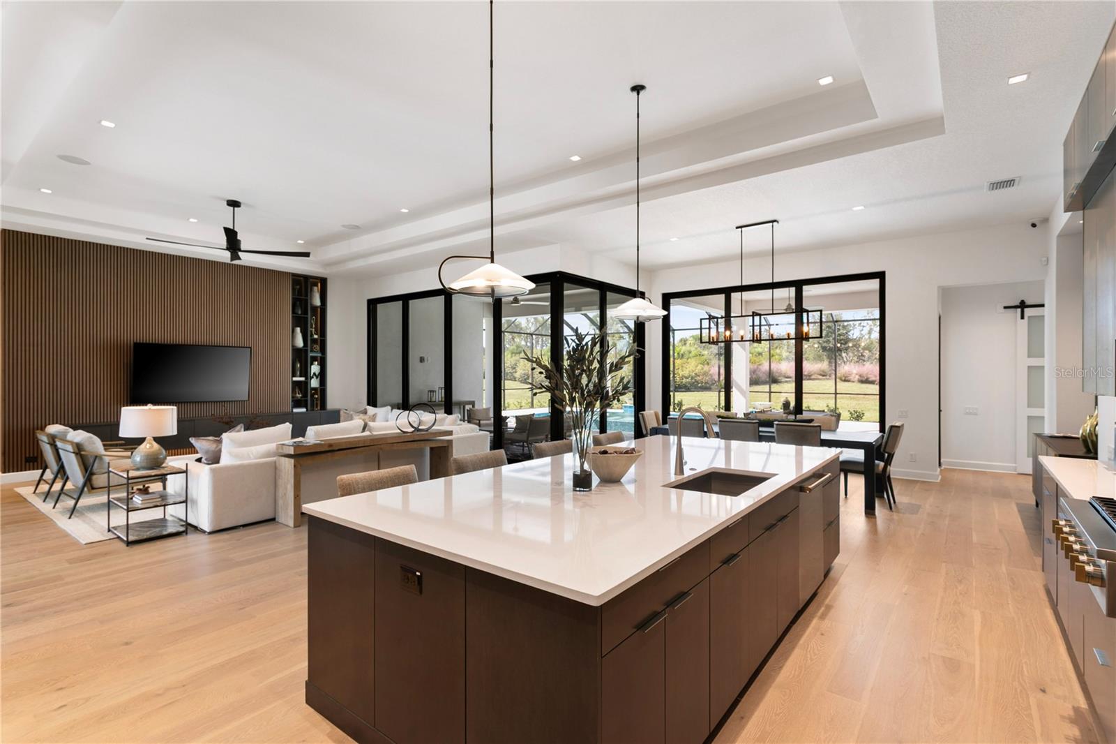 VICTORIA LAKES - Residential