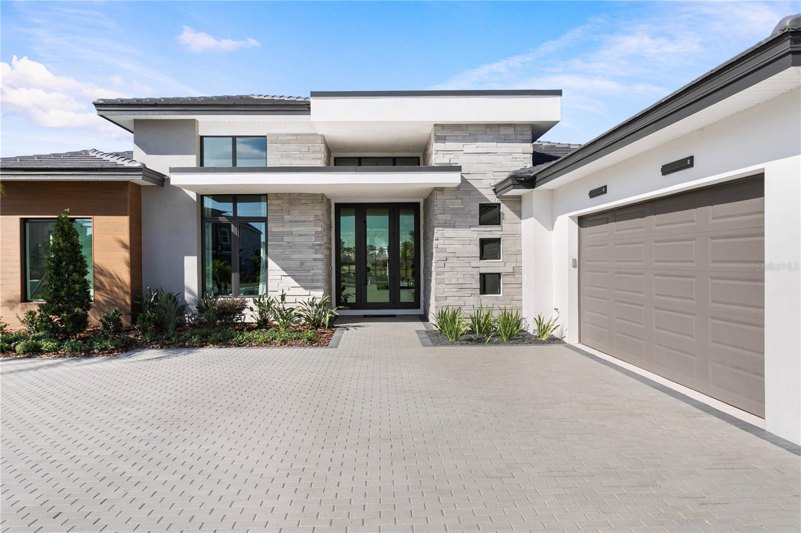 VICTORIA LAKES - Residential
