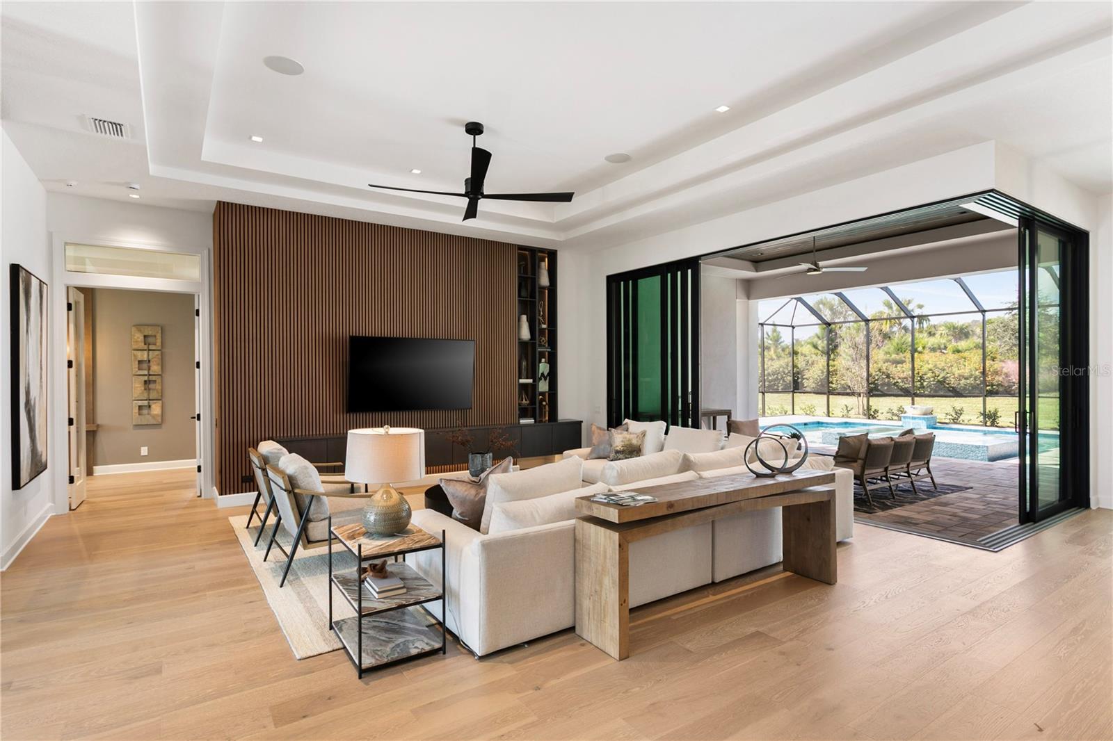 VICTORIA LAKES - Residential