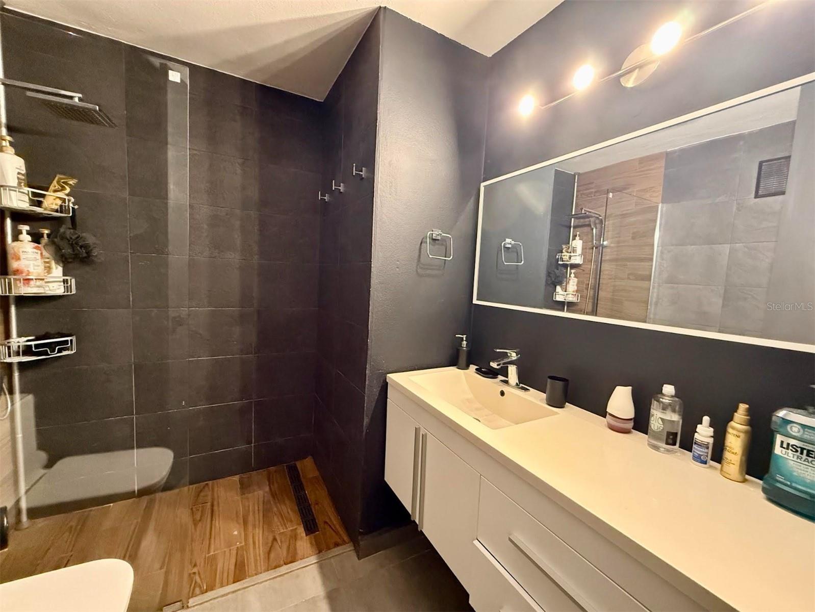 COND PASEOMONTE - Residential