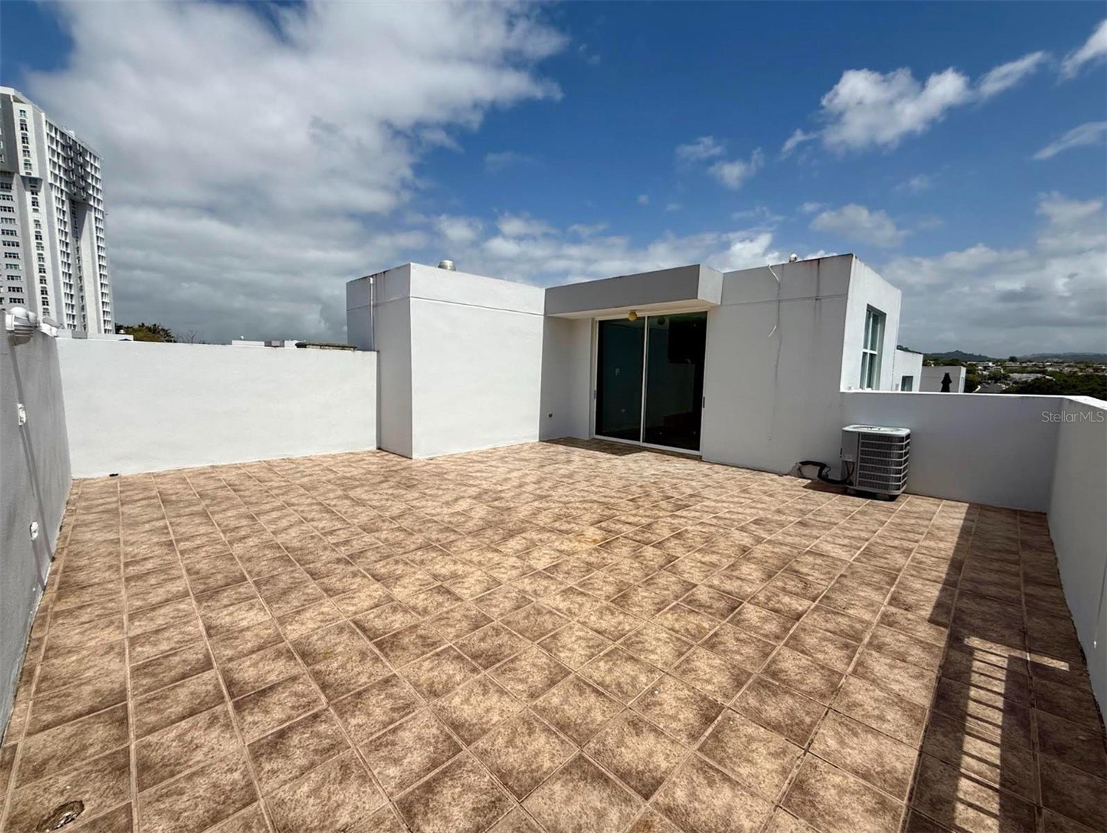 COND PASEOMONTE - Residential