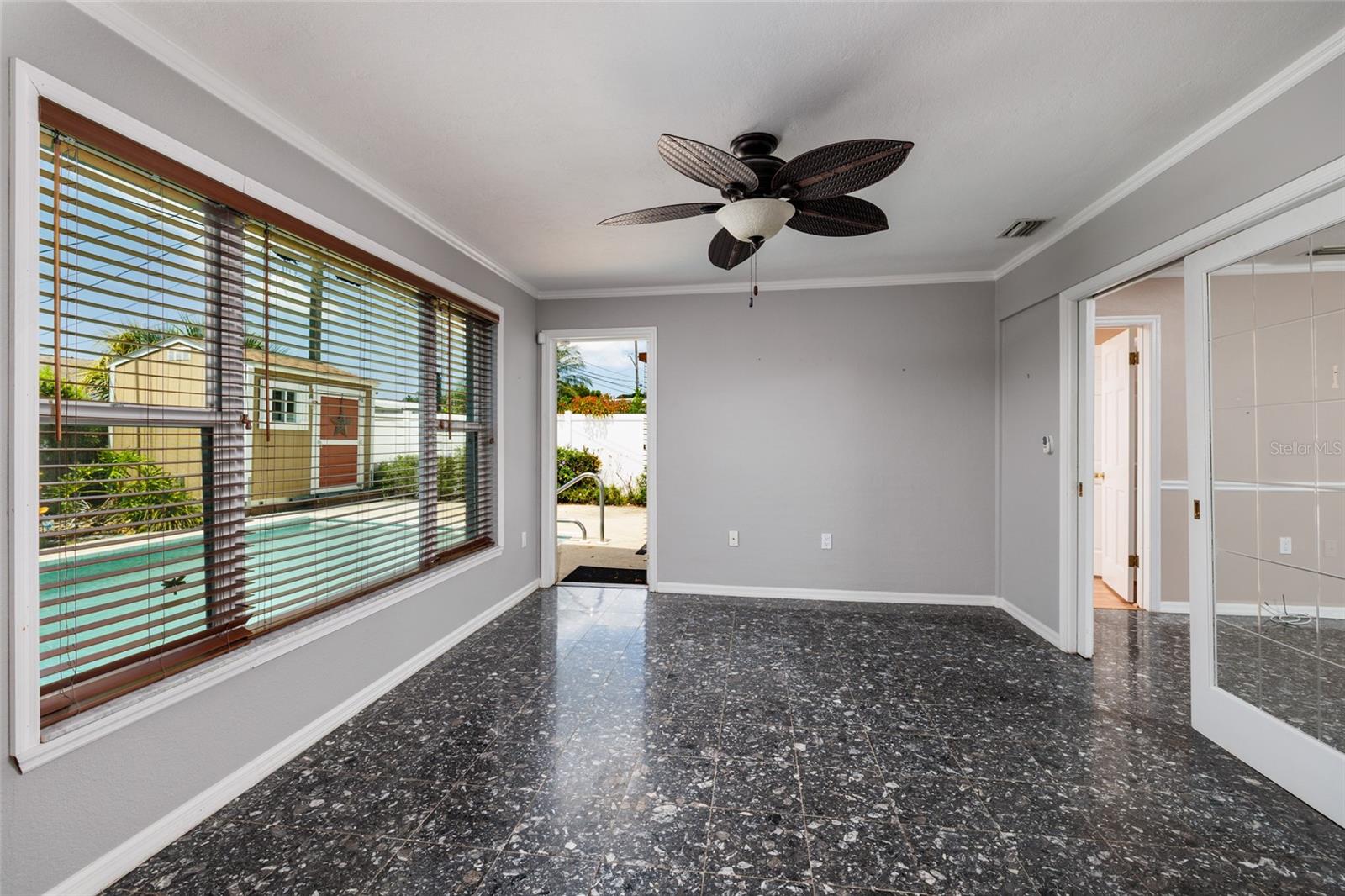 CROSSROADS ESTATES 1ST ADD - Residential