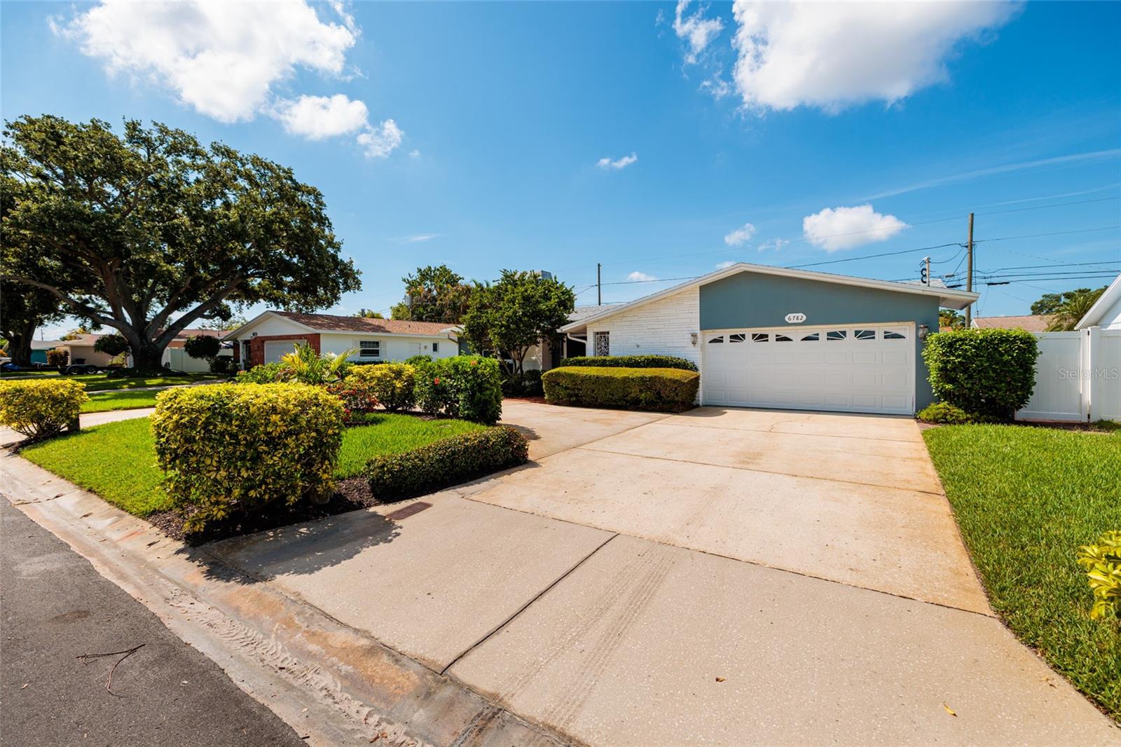 CROSSROADS ESTATES 1ST ADD - Residential