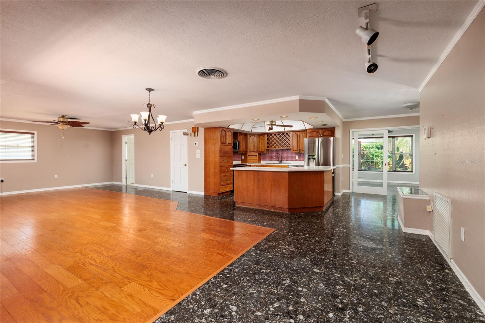 CROSSROADS ESTATES 1ST ADD - Residential