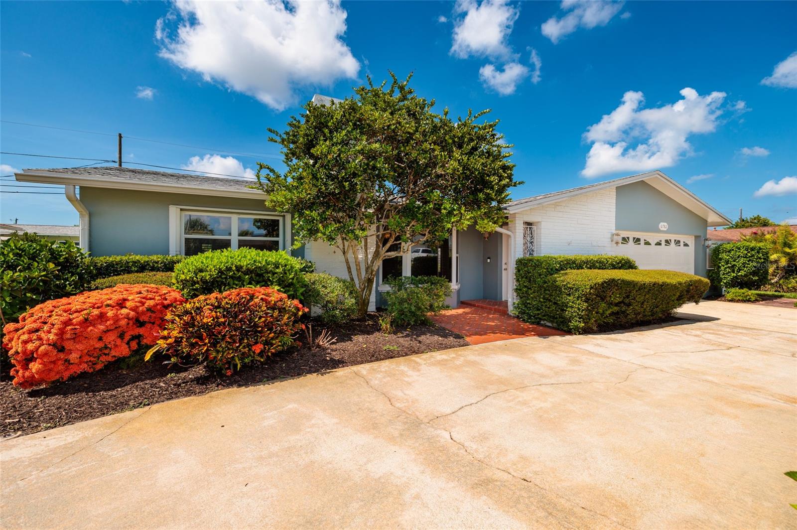 CROSSROADS ESTATES 1ST ADD - Residential