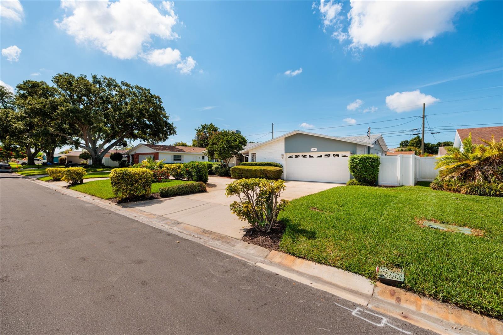 CROSSROADS ESTATES 1ST ADD - Residential