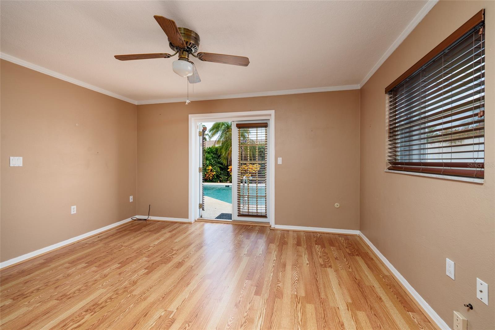 CROSSROADS ESTATES 1ST ADD - Residential