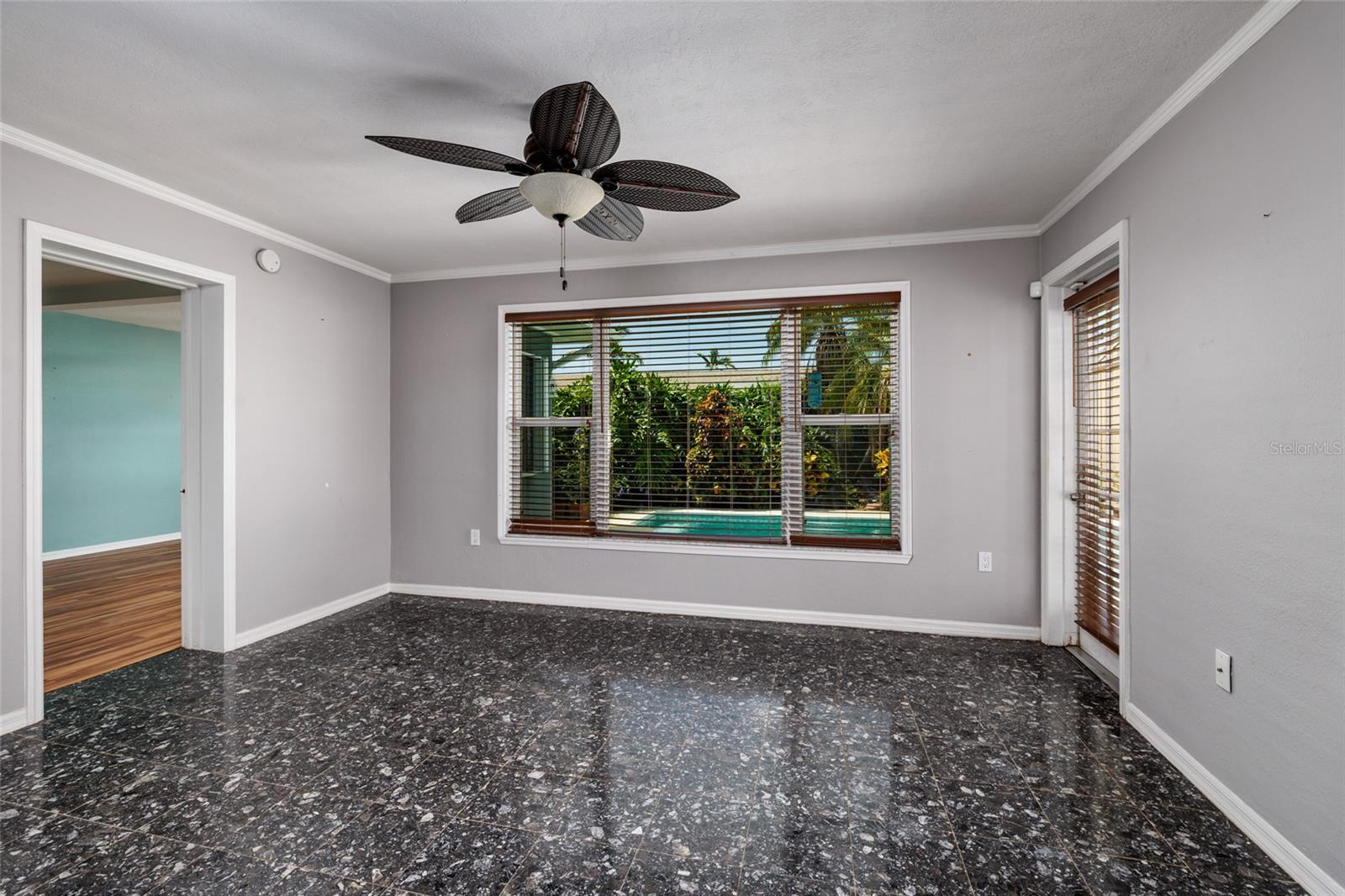 CROSSROADS ESTATES 1ST ADD - Residential