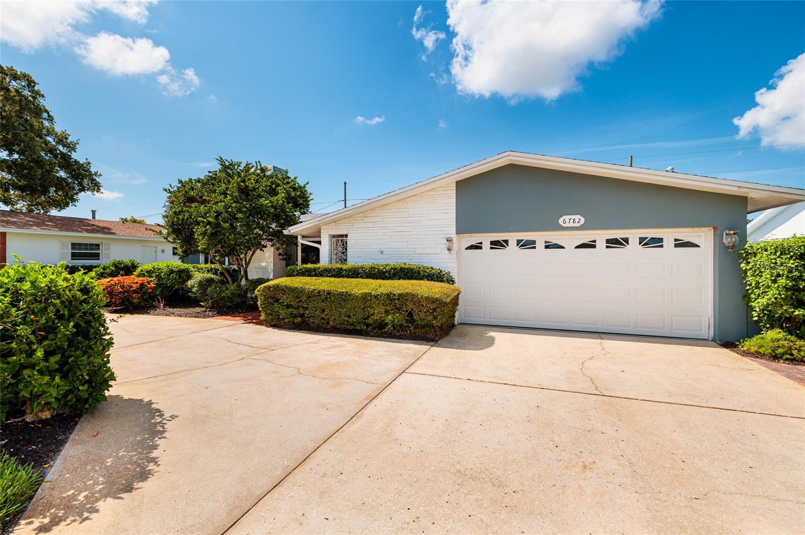 CROSSROADS ESTATES 1ST ADD - Residential