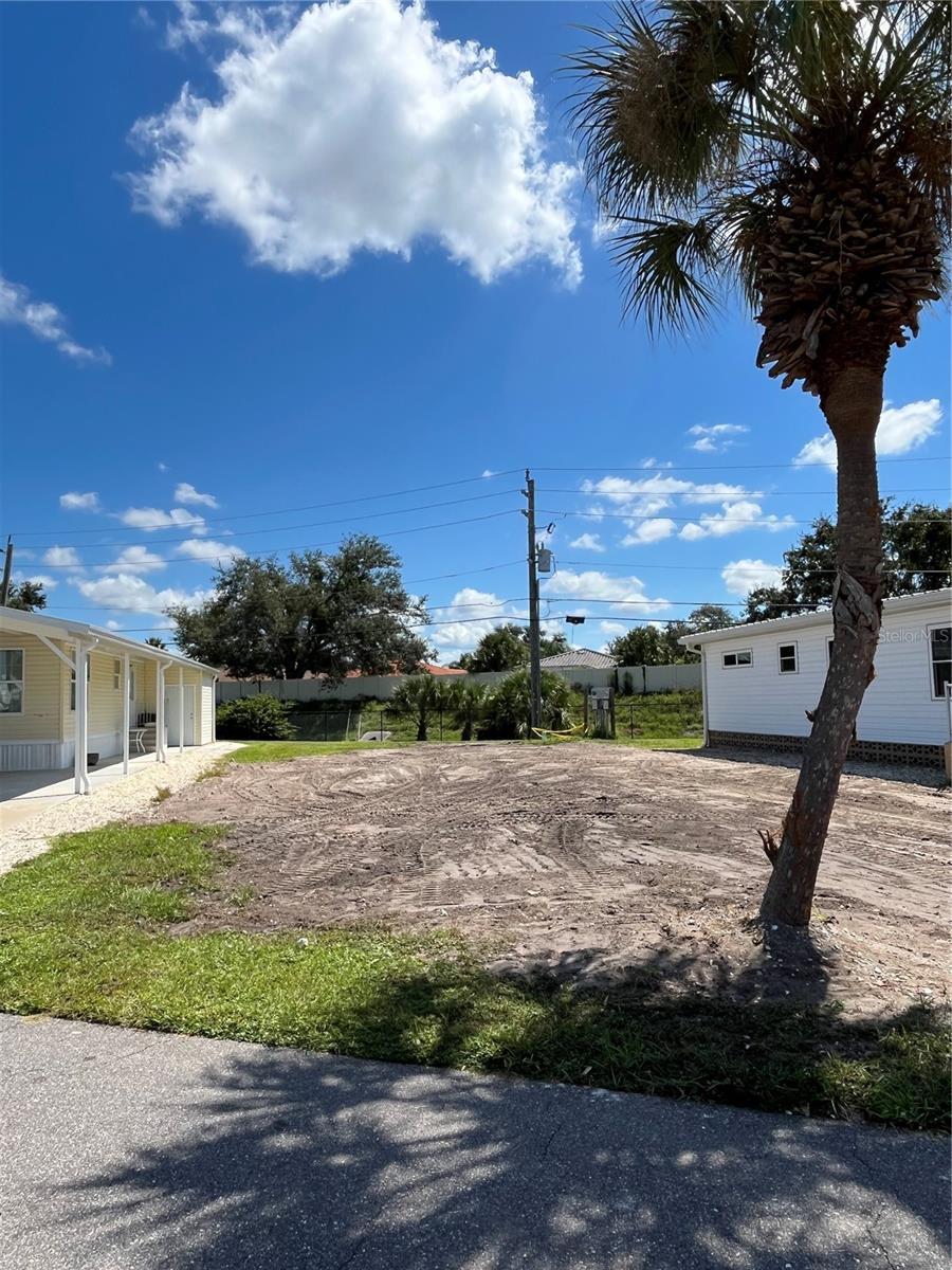 COUNTRY CLUB ESTATES - Land