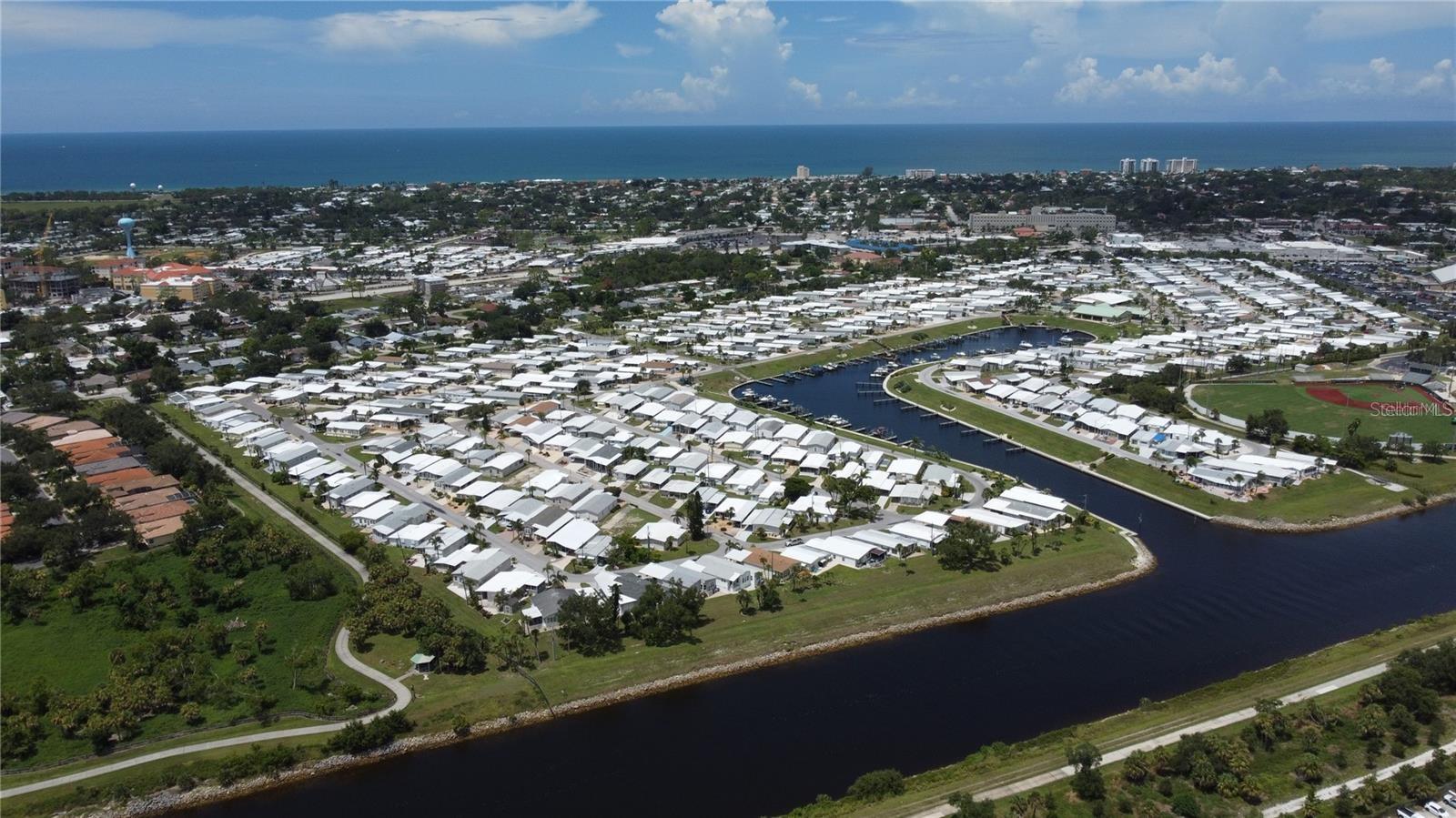 COUNTRY CLUB ESTATES - Land