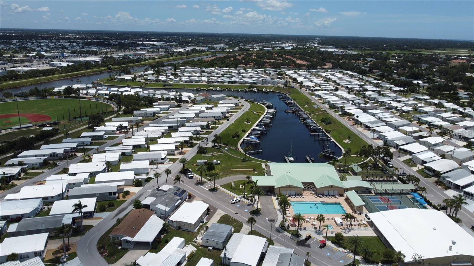 COUNTRY CLUB ESTATES - Land
