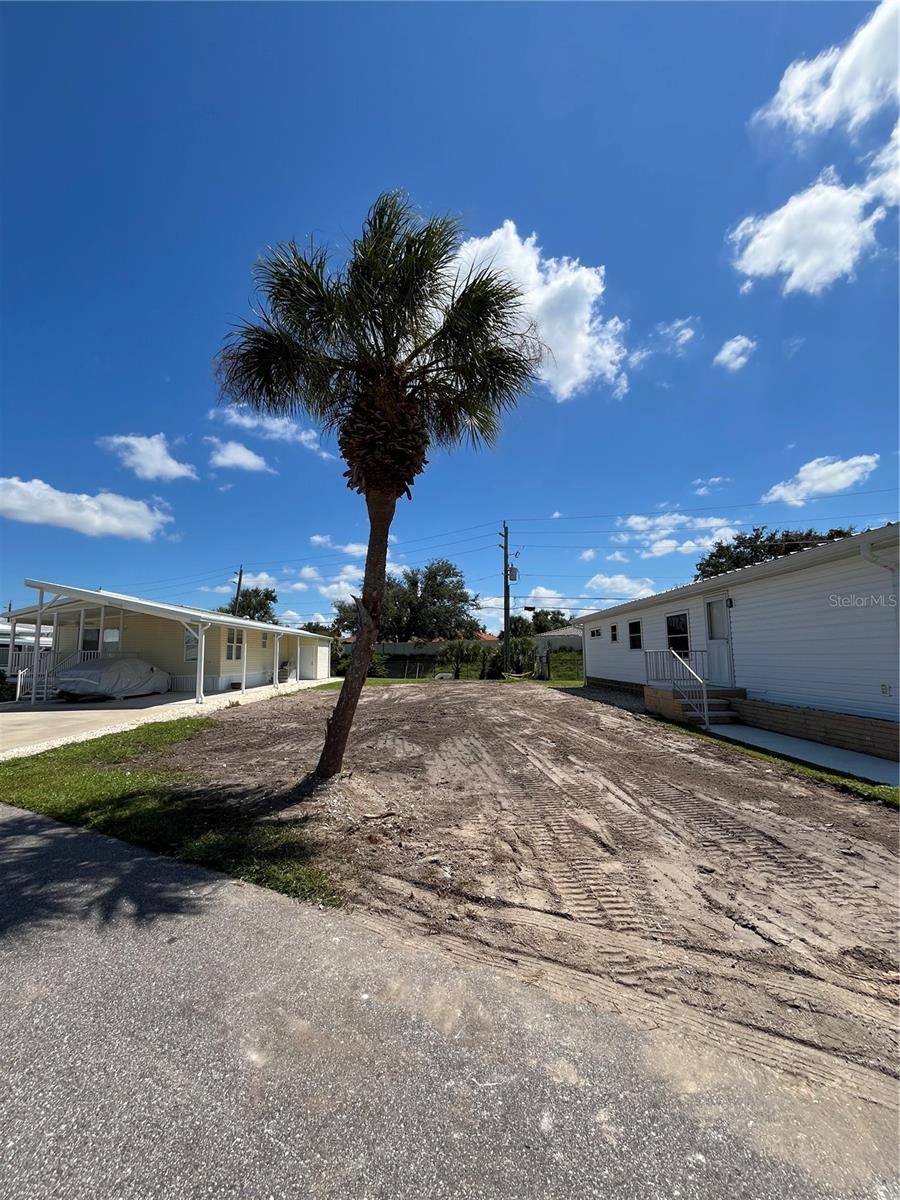 COUNTRY CLUB ESTATES - Land