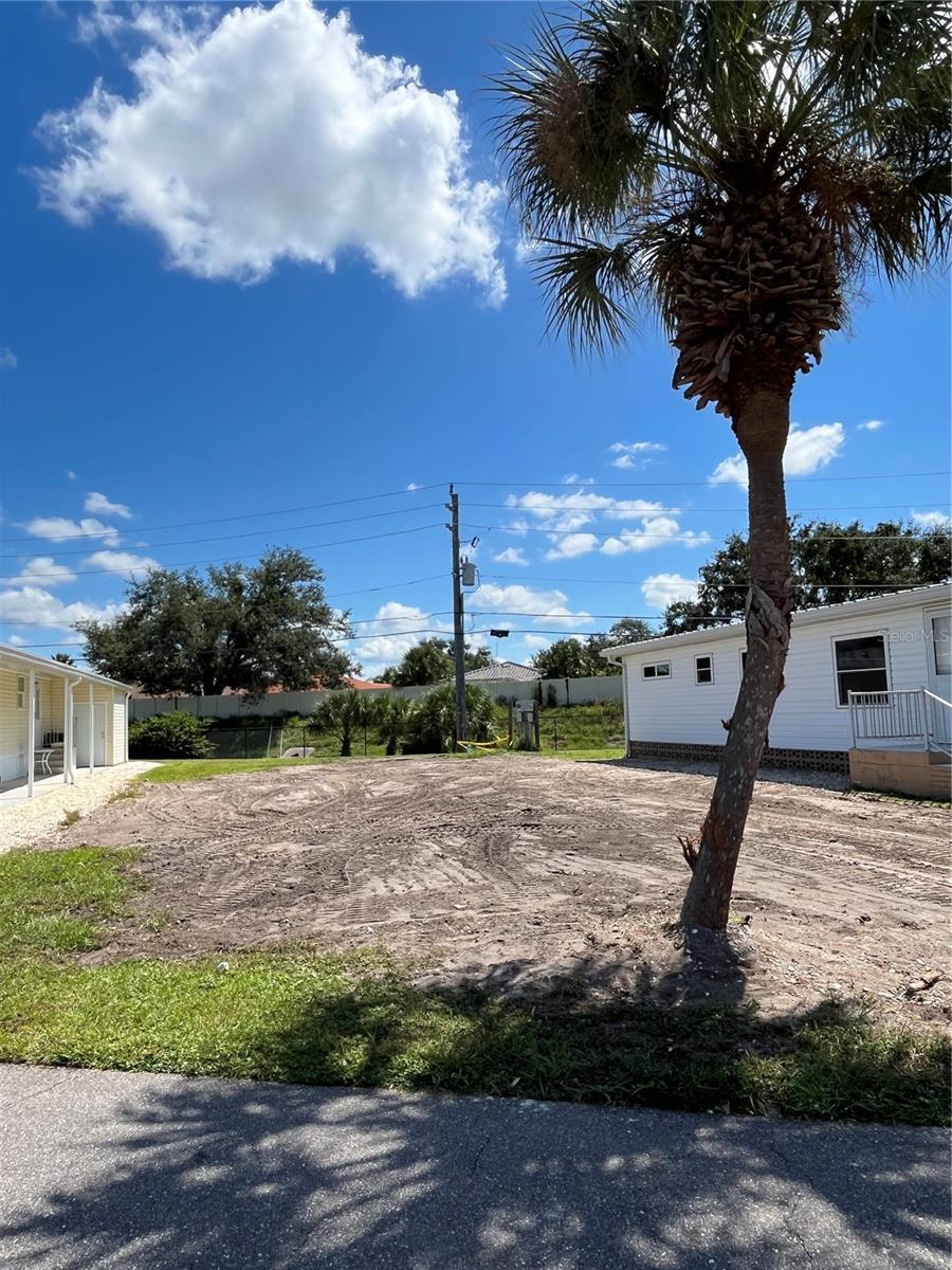 COUNTRY CLUB ESTATES - Land