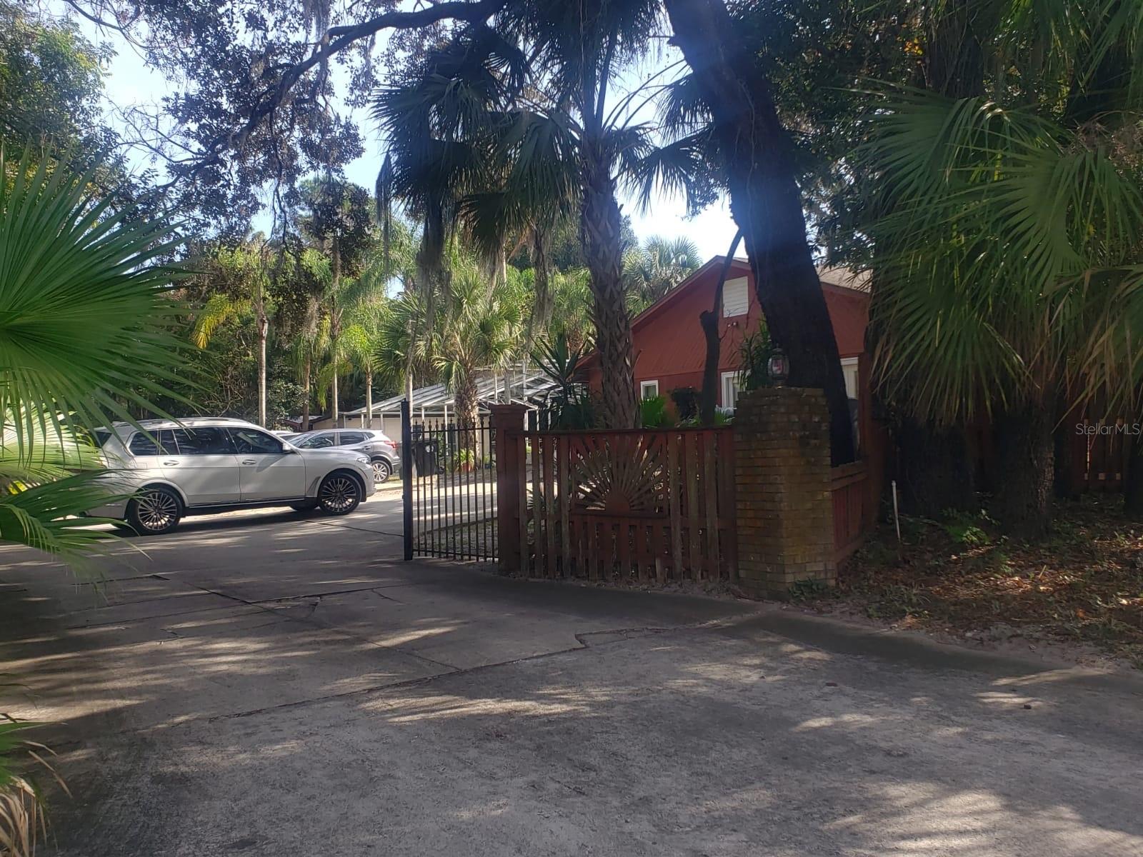 PLYMOUTH SORRENTO - Residential