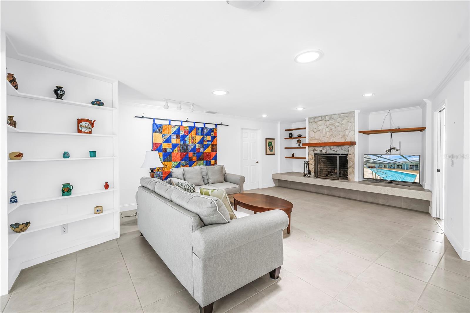 FEATHER SOUND - Residential