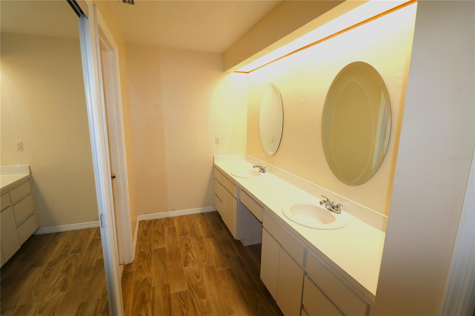 WOODFIELD VILLAGE UNIT 3 - Residential
