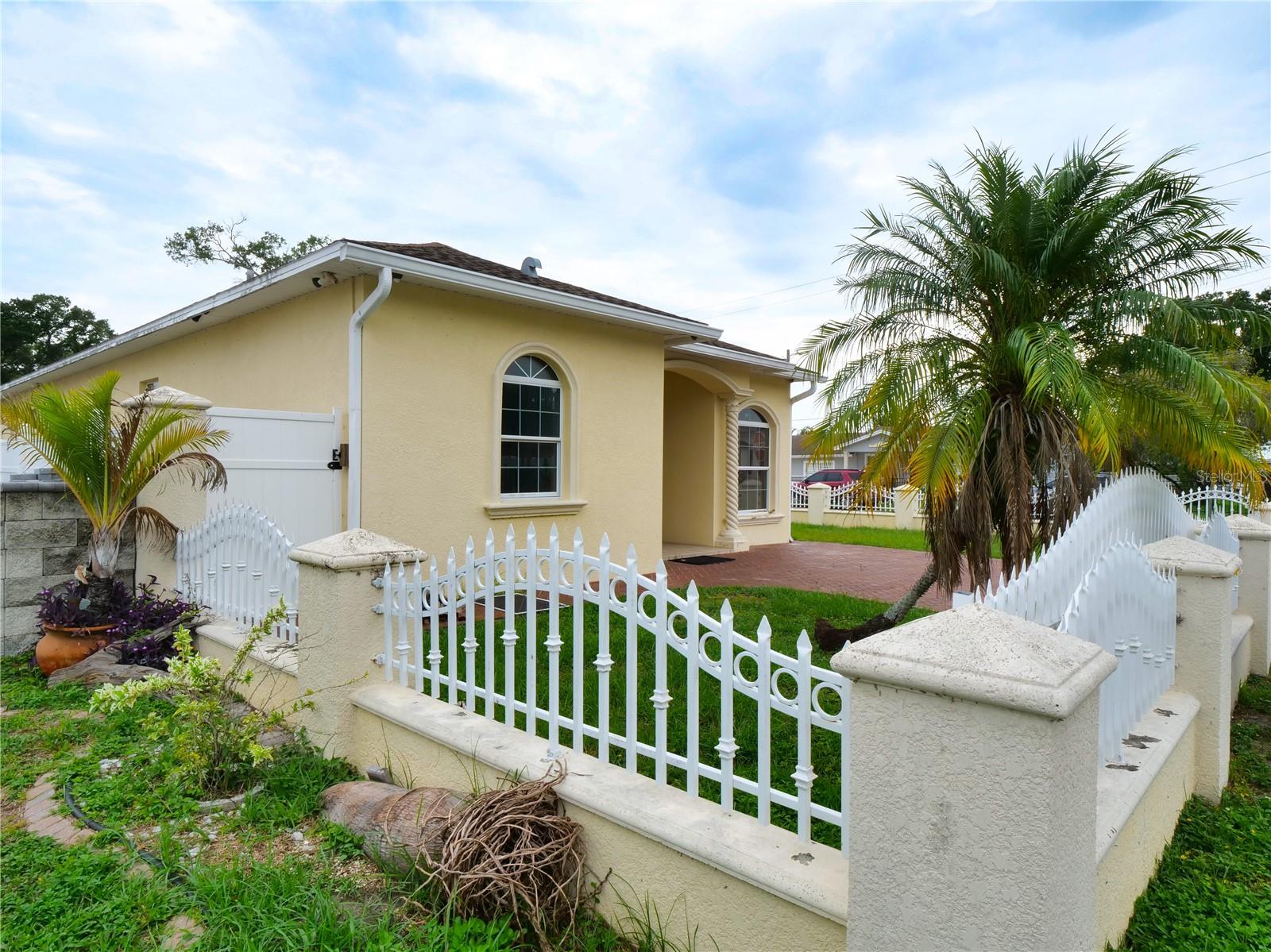 PINECREST VILLA - Residential