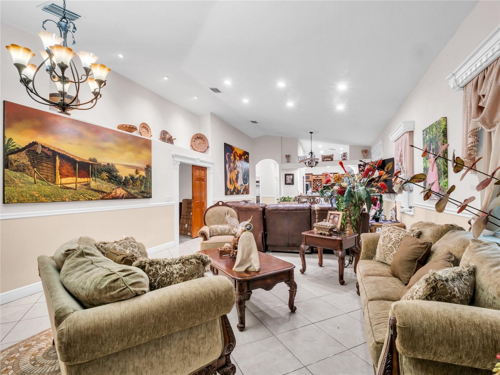 PINECREST VILLA - Residential