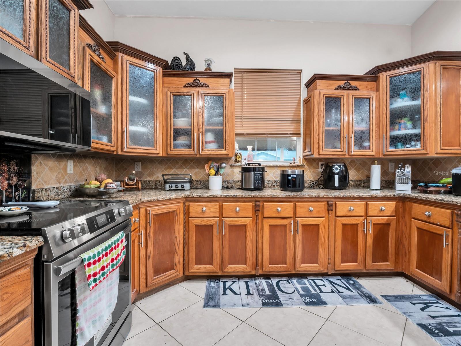 PINECREST VILLA - Residential