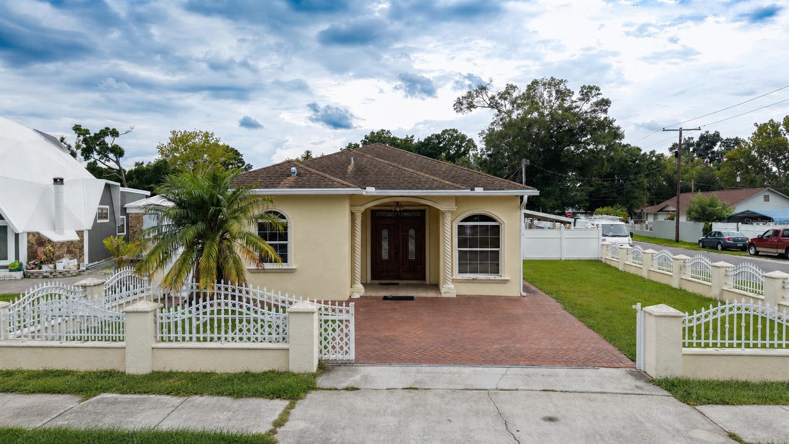 PINECREST VILLA - Residential