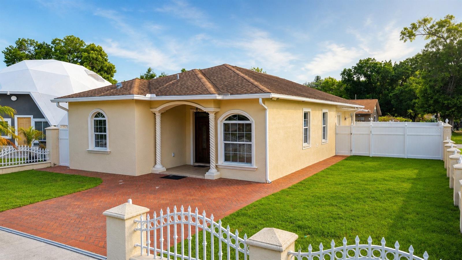 PINECREST VILLA - Residential