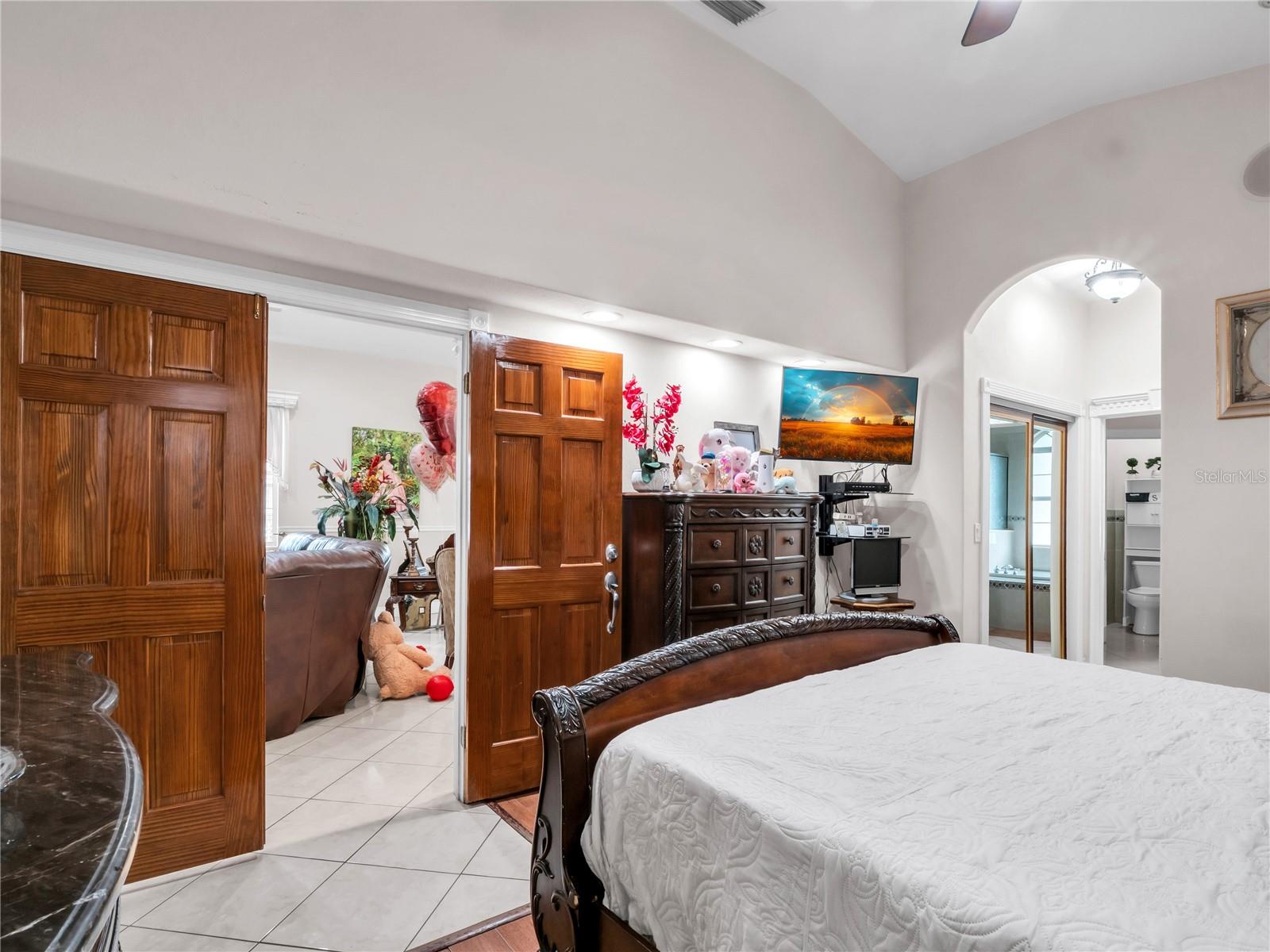 PINECREST VILLA - Residential