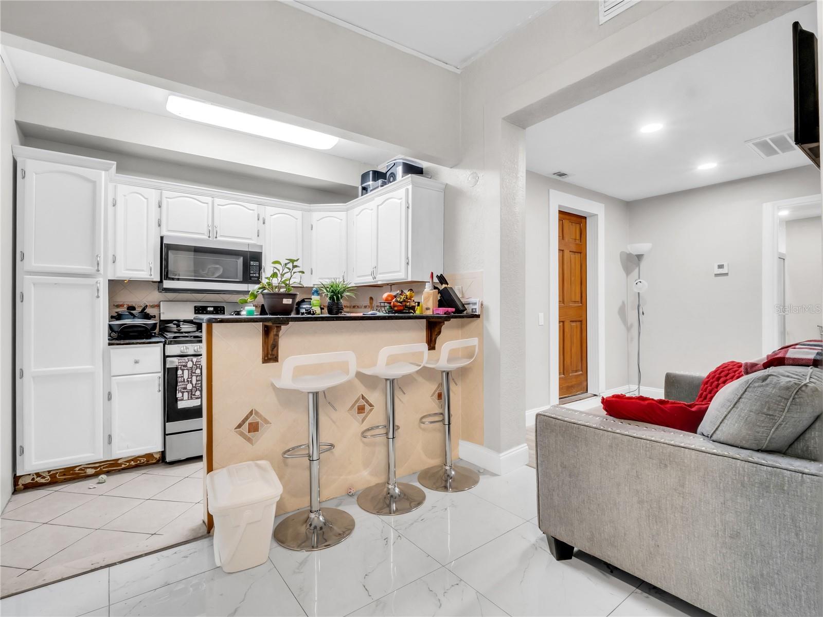 PINECREST VILLA - Residential