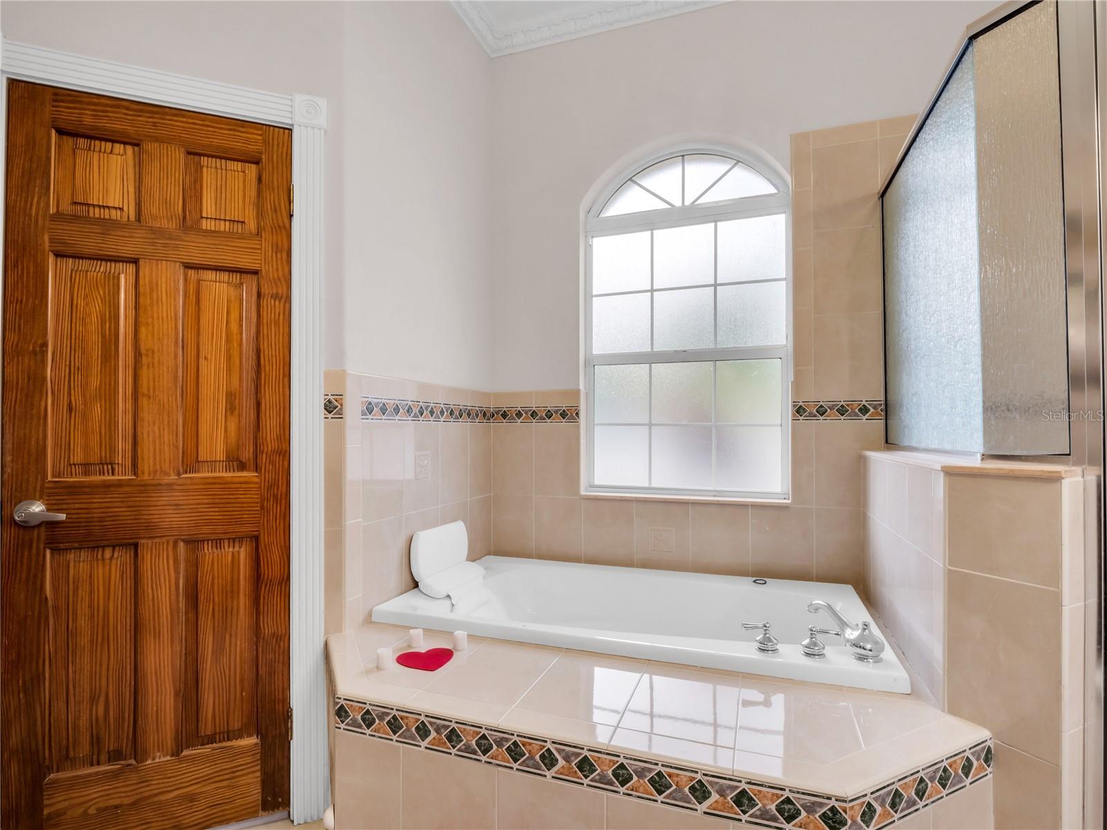 PINECREST VILLA - Residential