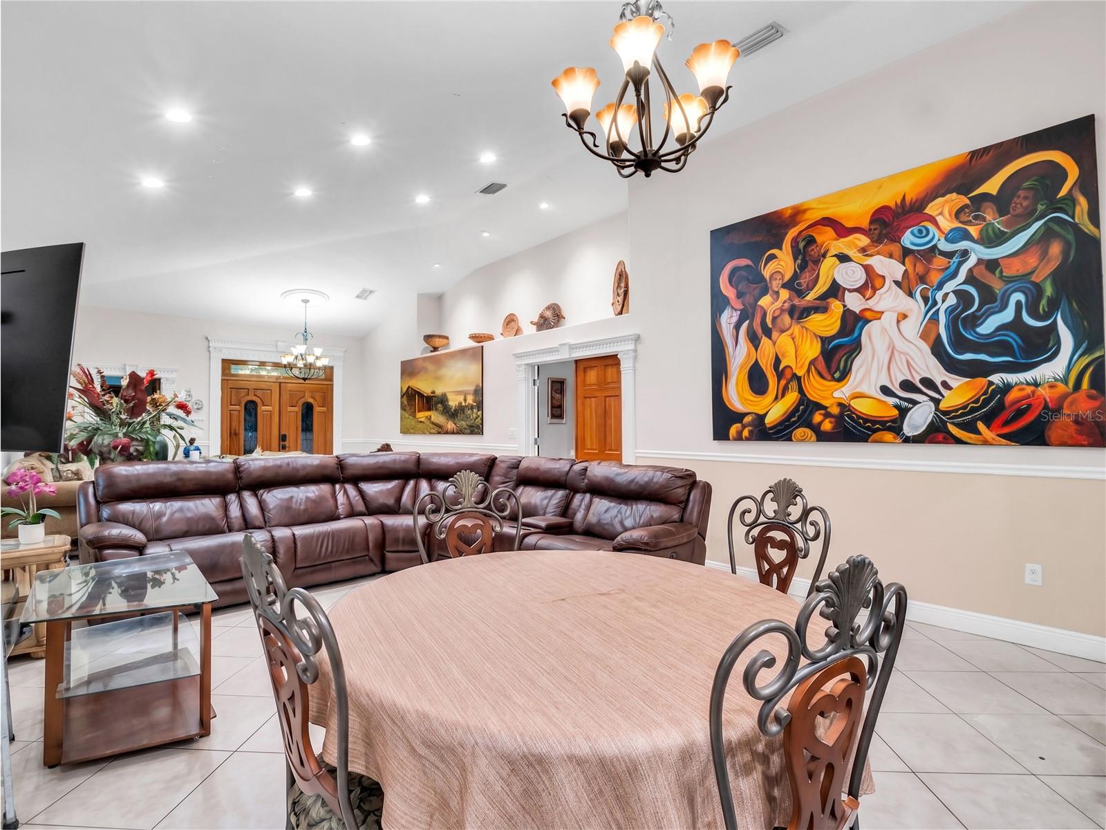 PINECREST VILLA - Residential