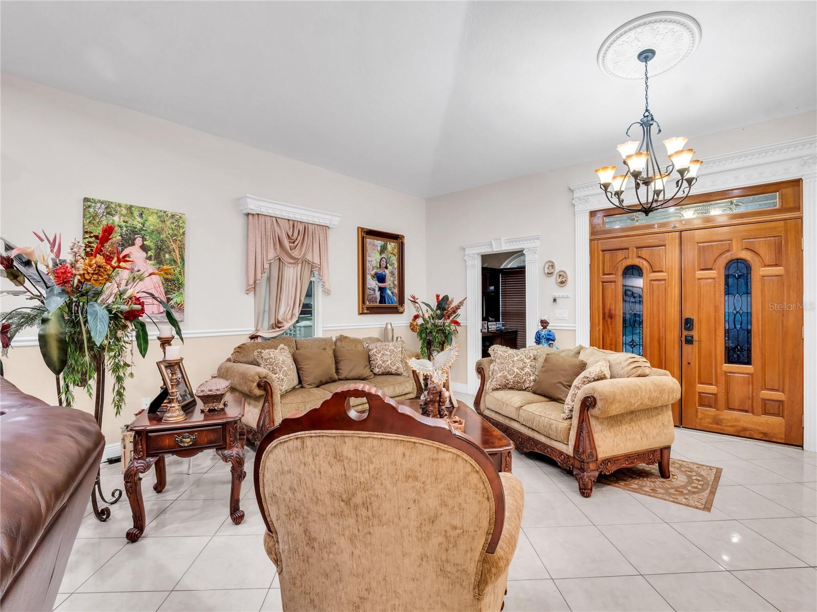 PINECREST VILLA - Residential