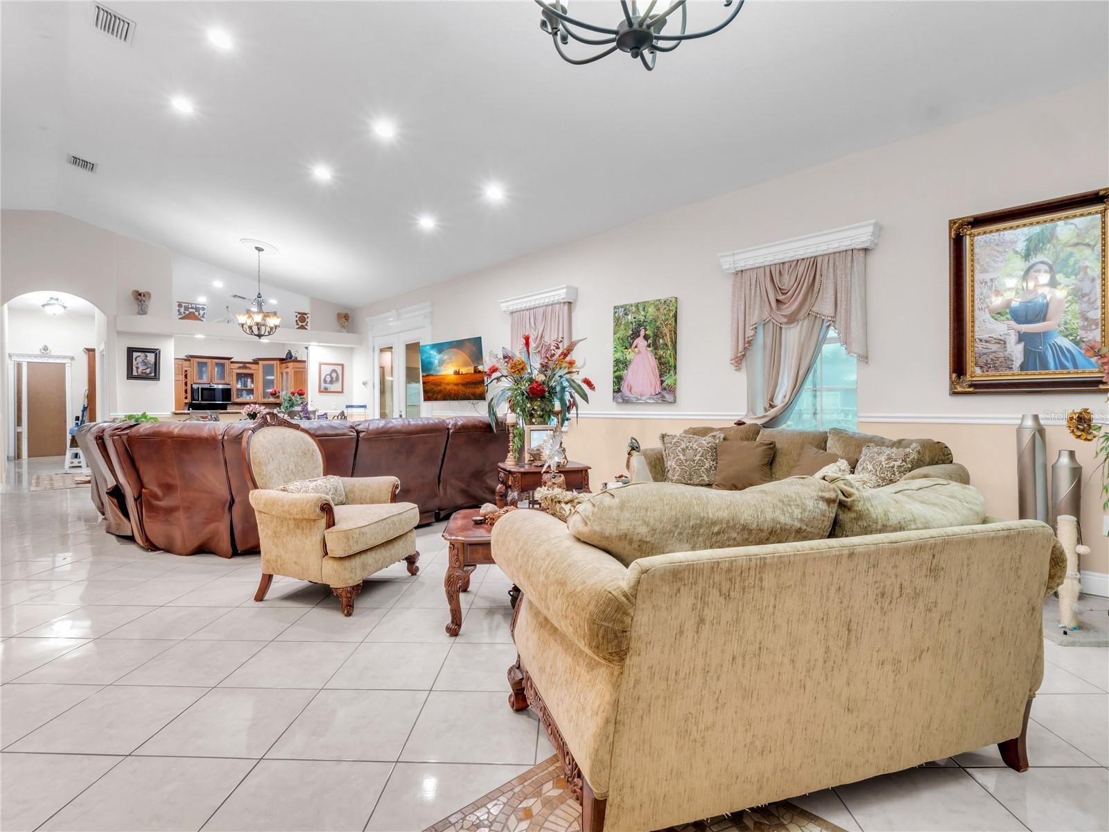 PINECREST VILLA - Residential