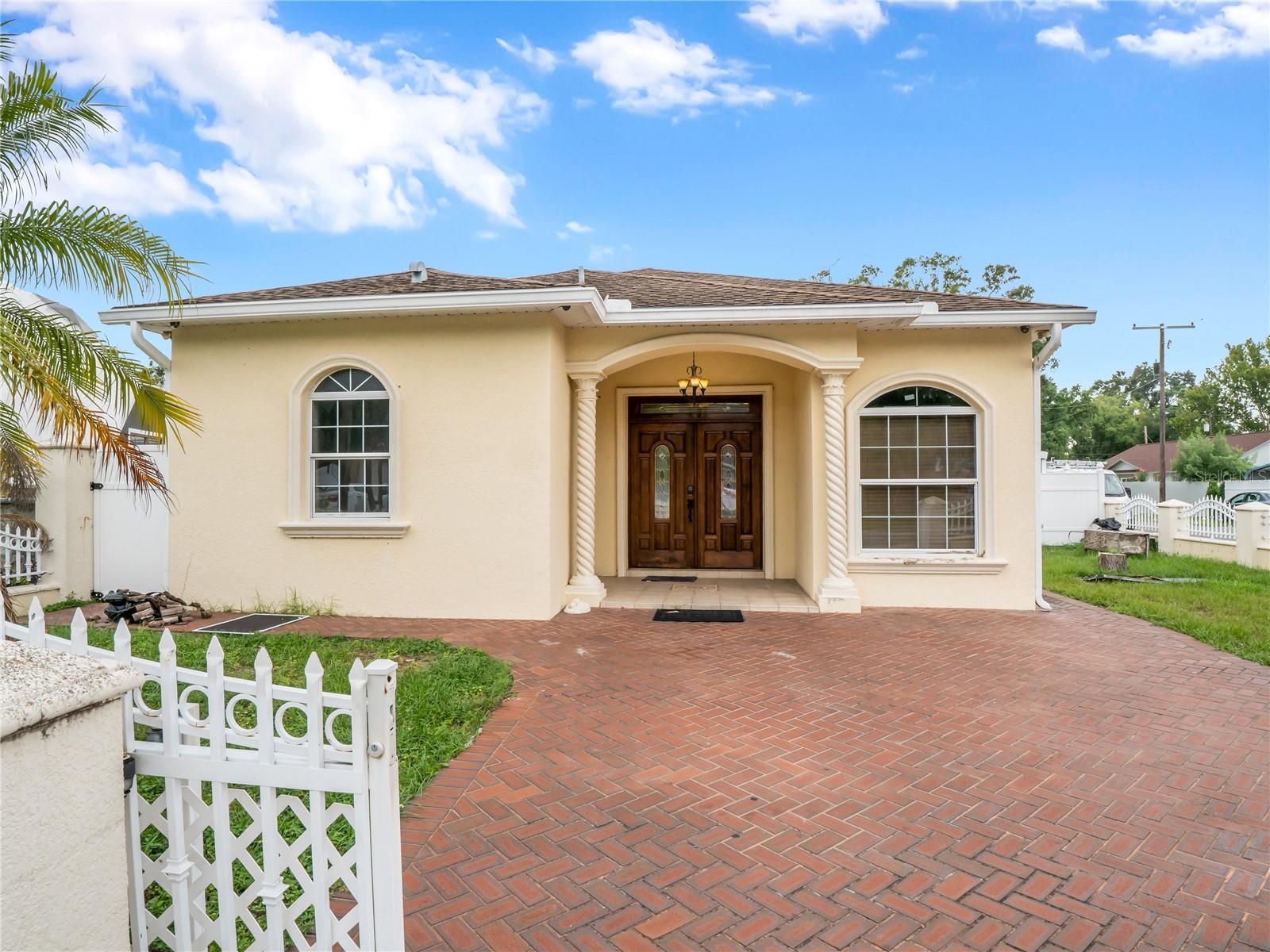PINECREST VILLA - Residential