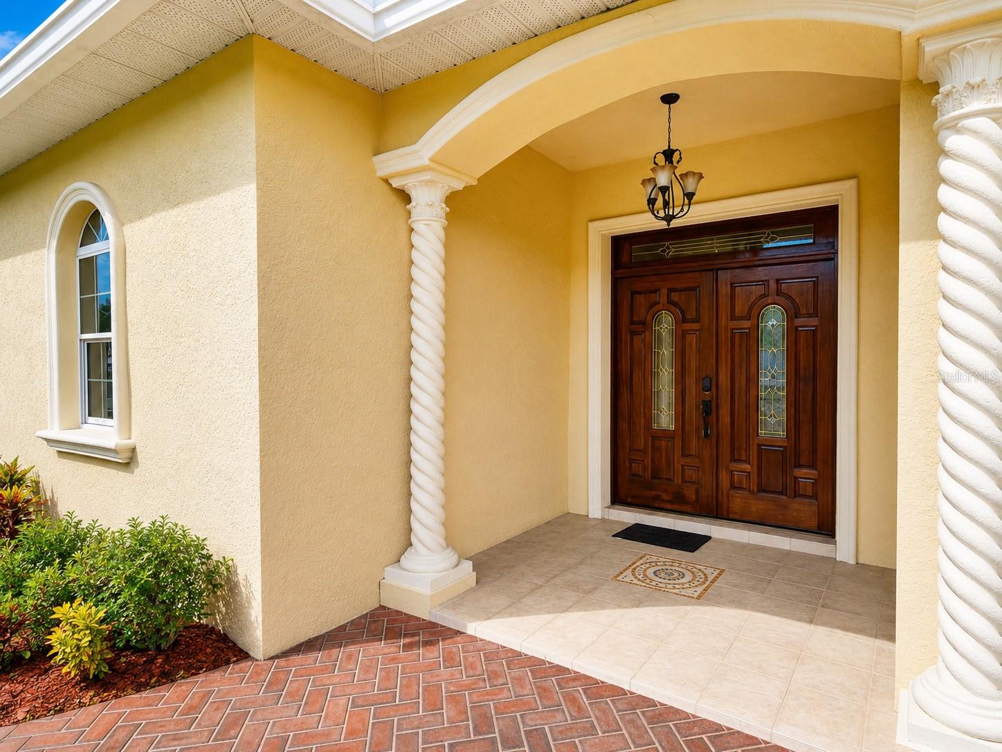 PINECREST VILLA - Residential