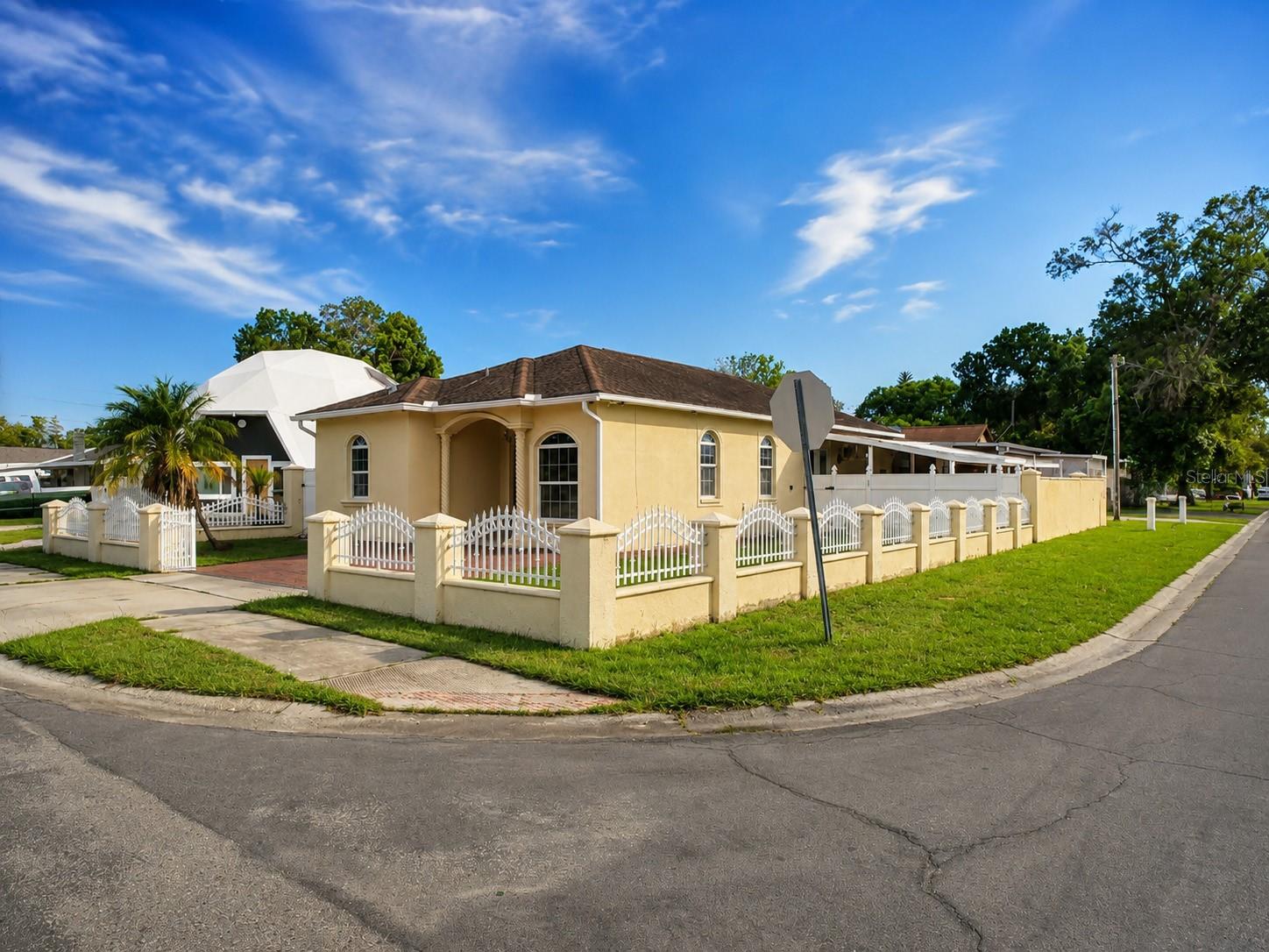 PINECREST VILLA - Residential