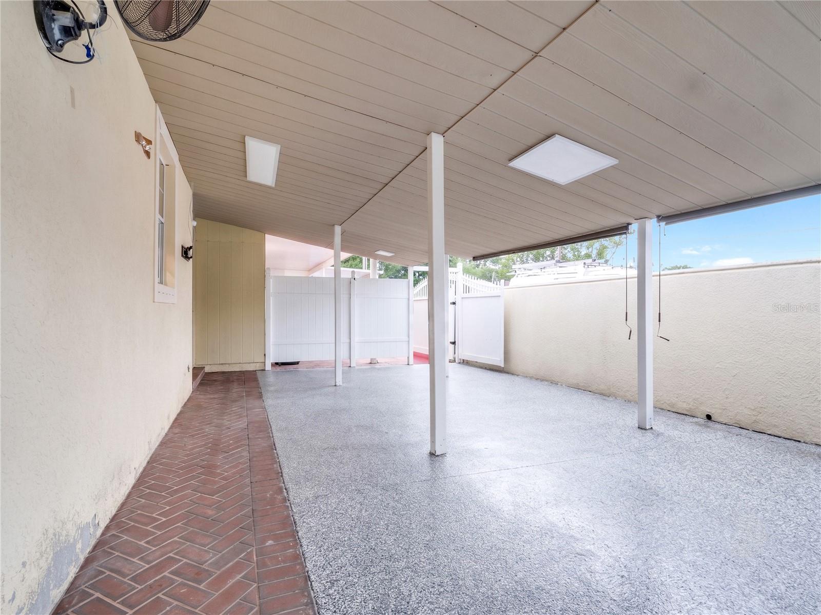 PINECREST VILLA - Residential