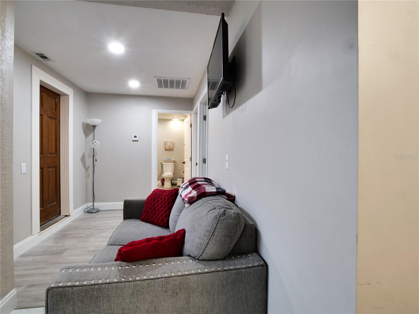 PINECREST VILLA - Residential