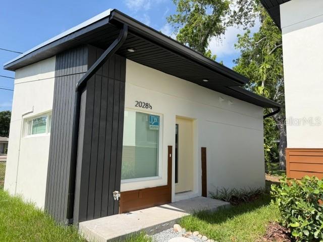 NEW CONSTRUCTION-  REAR Unit separate from the main house.  550 sq ft, 1 bedroom, 1 bathroom, high ceilings, full kitchen and washer/dryer closet for stackable units.  Full bath and walk in closet.  Ready to move in.