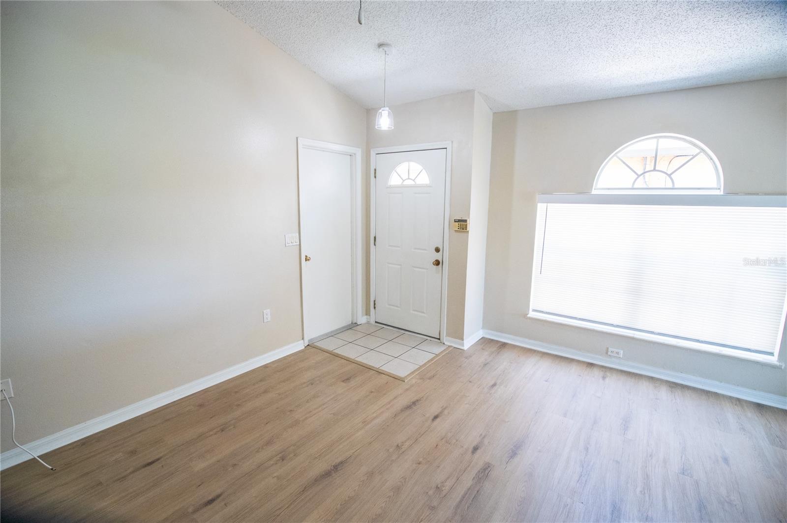 VALENCIA WOODS - Residential