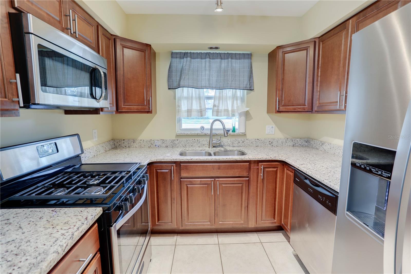 ENGLISH ESTATES UNIT 2 - Residential Lease