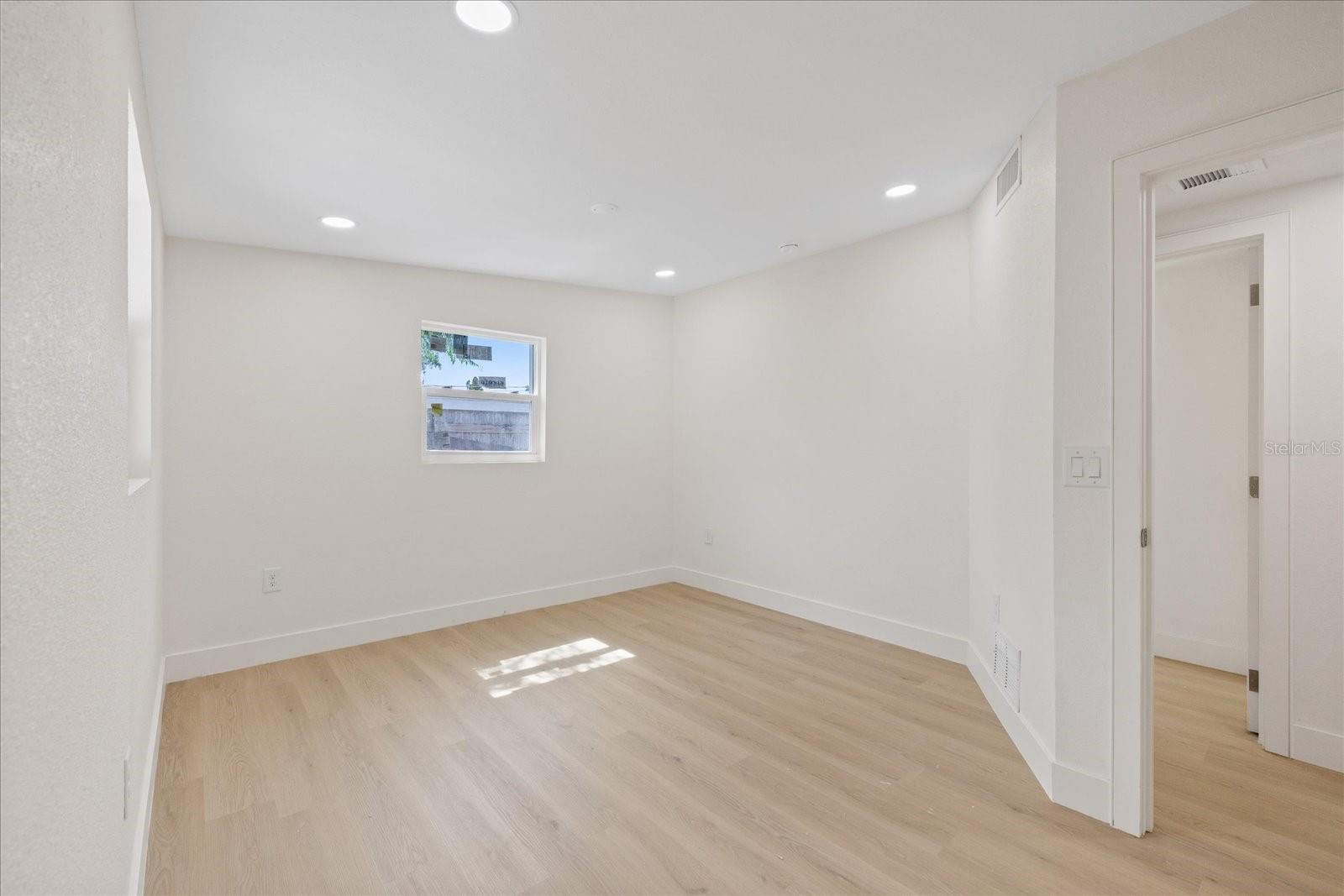 BAY BREEZE - Residential