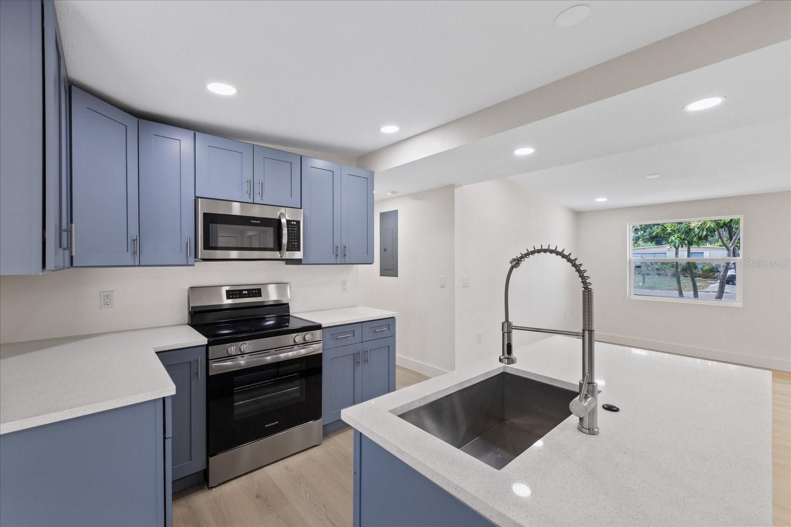 BAY BREEZE - Residential