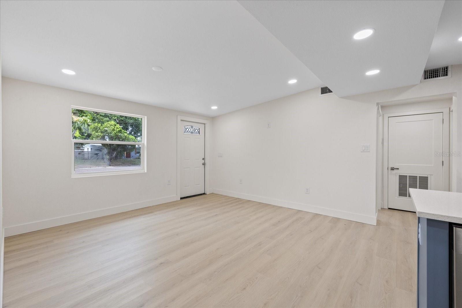 BAY BREEZE - Residential