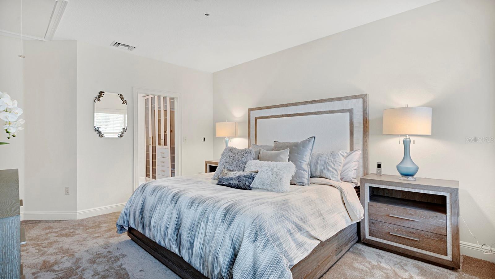 COUNTRY CLUB OAKS TWNHMS - Residential