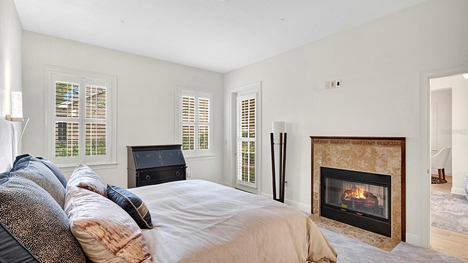 COUNTRY CLUB OAKS TWNHMS - Residential