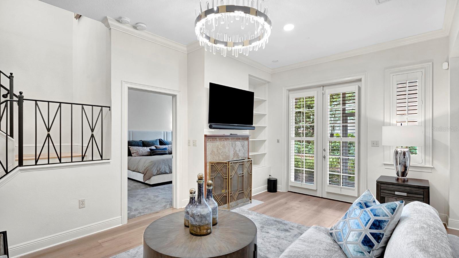 COUNTRY CLUB OAKS TWNHMS - Residential