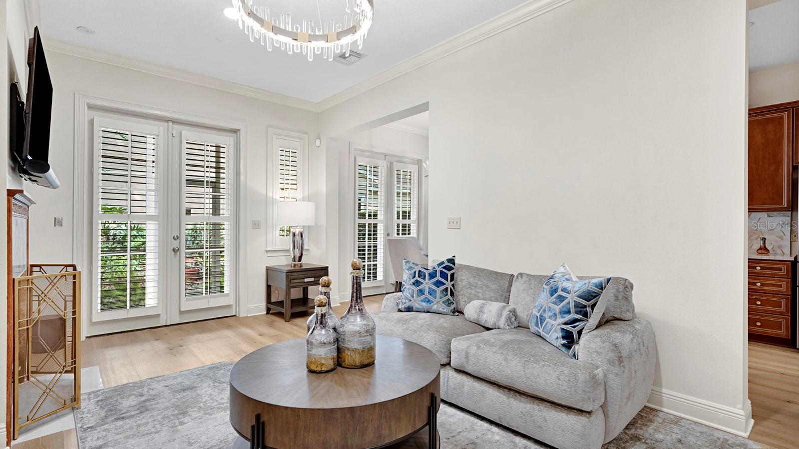 COUNTRY CLUB OAKS TWNHMS - Residential
