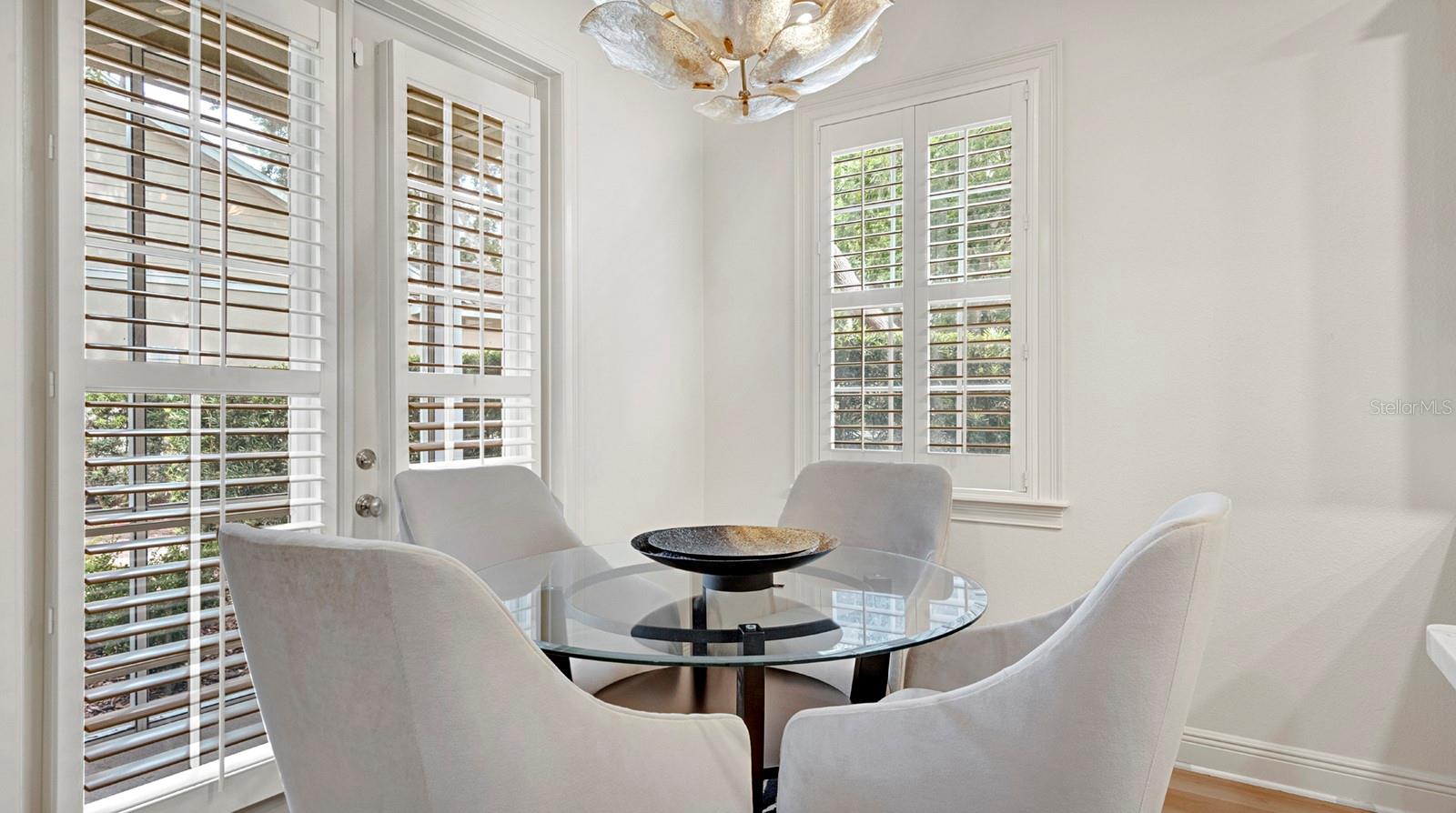 COUNTRY CLUB OAKS TWNHMS - Residential