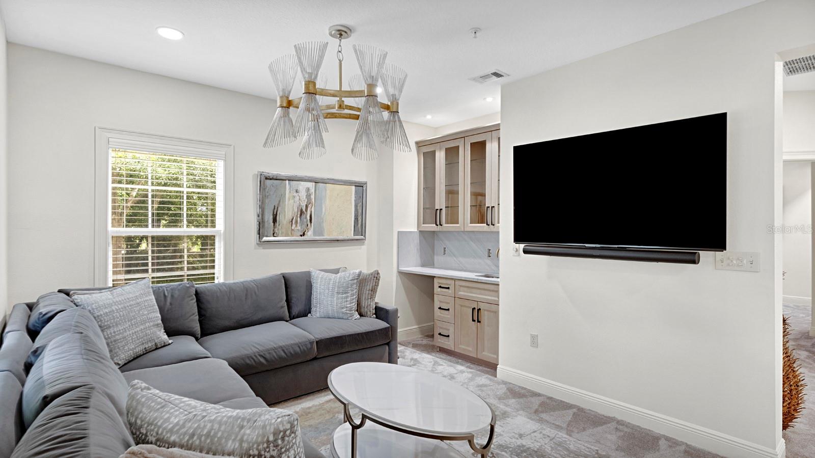 COUNTRY CLUB OAKS TWNHMS - Residential